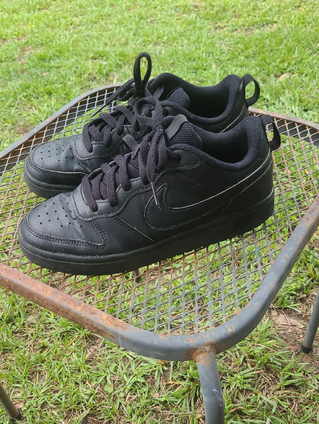 Nike Boys Court Borough Low 2 Black Sneakers Size 6.5y